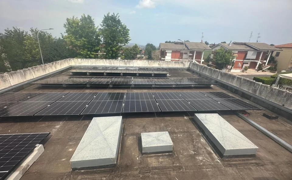 Poste, a Pineto e a Sant'Omero attivato il fotovoltaico
